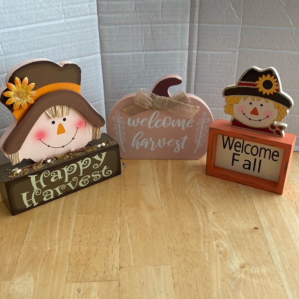 Harvest decor set 3 wooden fall decorations. Pumpkin & scarecrows. Halloween NWT